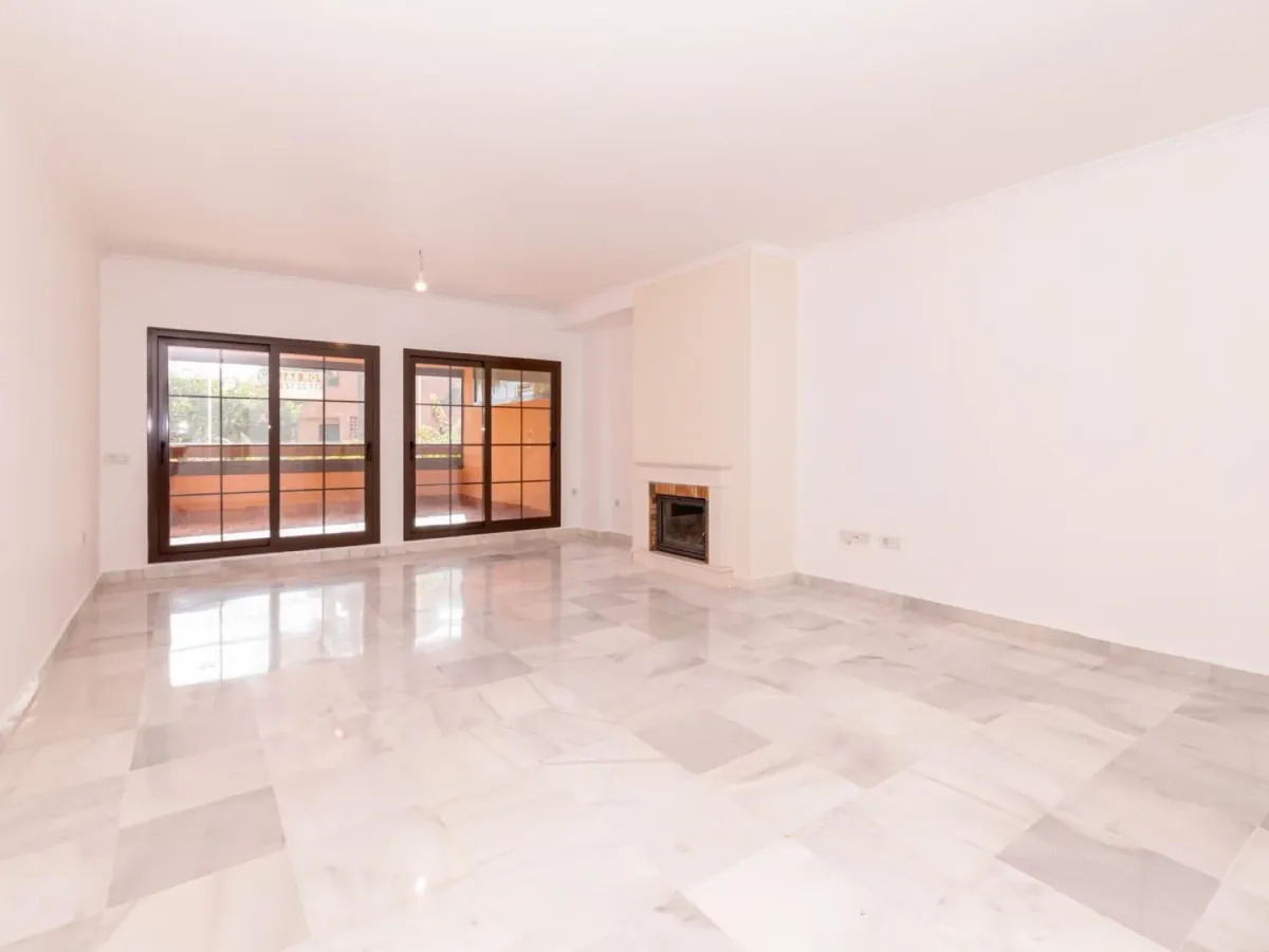 Spacious 4-bedroom apartment in Hacienda del Sol, East Estepona