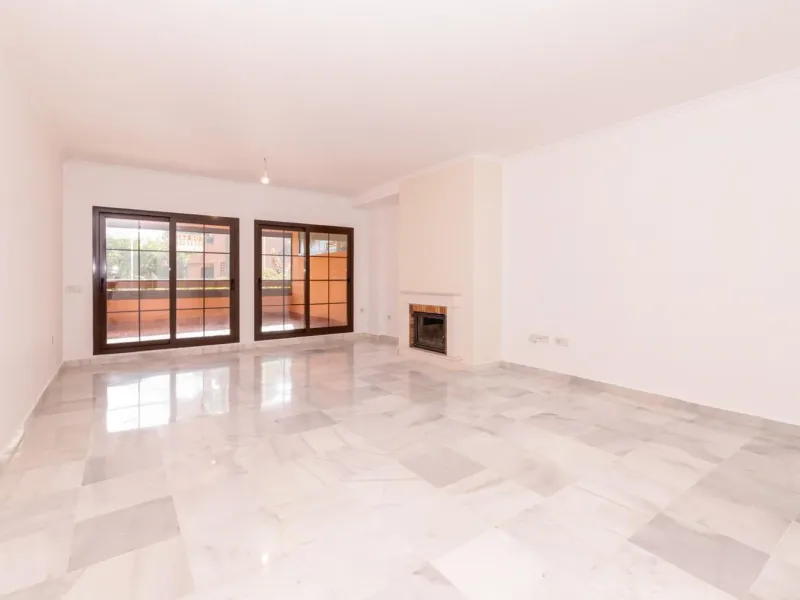 Spacious 4-bedroom apartment in Hacienda del Sol, East Estepona