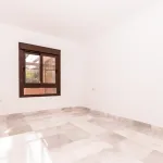 Spacious 4-bedroom apartment in Hacienda del Sol, East Estepona 9