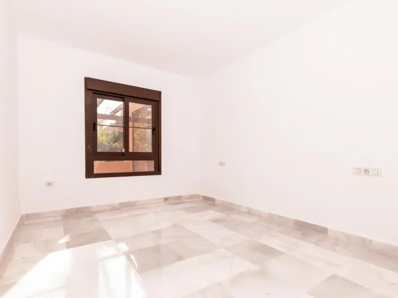 Spacious 4-bedroom apartment in Hacienda del Sol, East Estepona