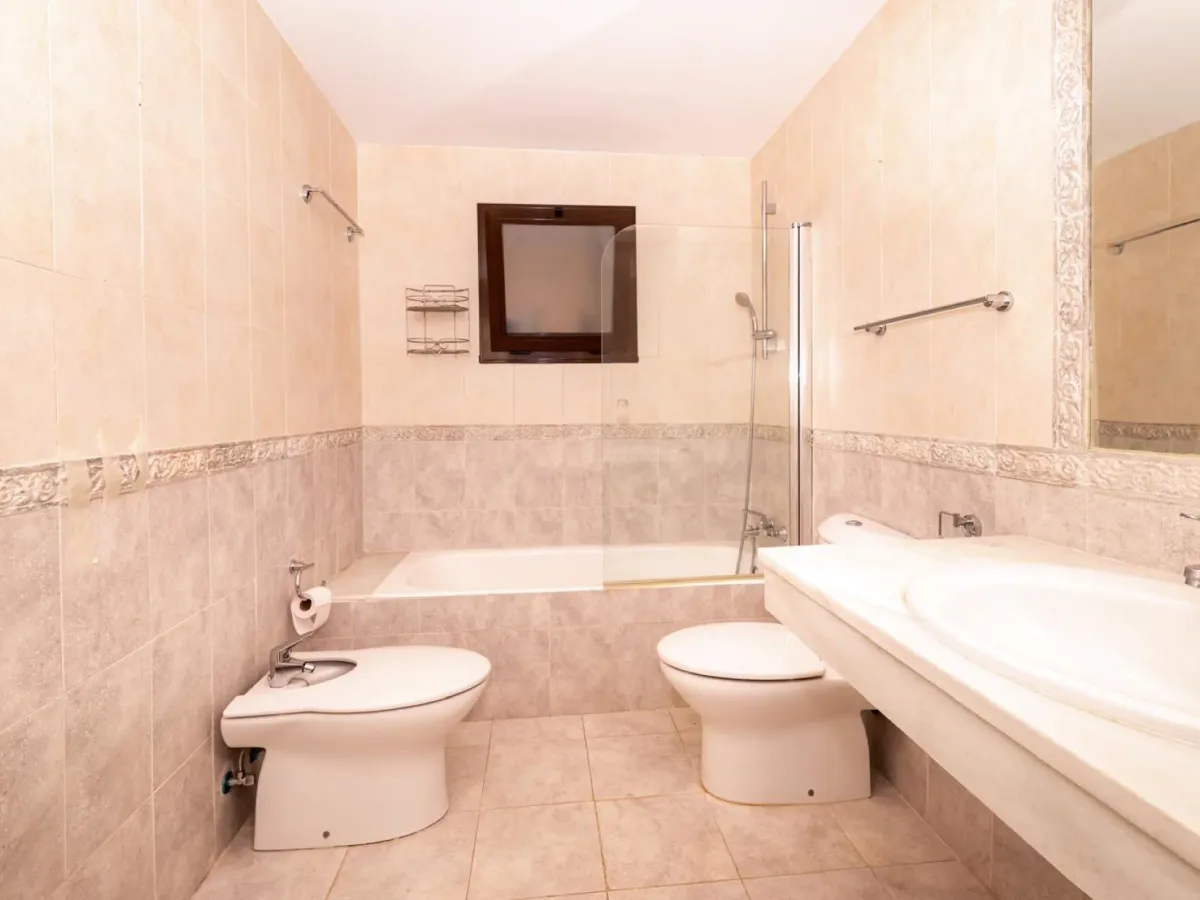 Spacious 4-bedroom apartment in Hacienda del Sol, East Estepona