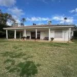 Charming villa with great potential in Paraíso Medio, Estepona 1