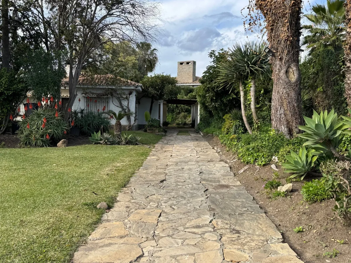 Charming villa with great potential in Paraíso Medio, Estepona