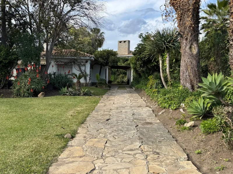 Charming villa with great potential in Paraíso Medio, Estepona