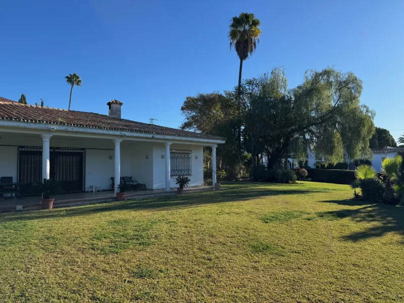 Charming villa with great potential in Paraíso Medio, Estepona