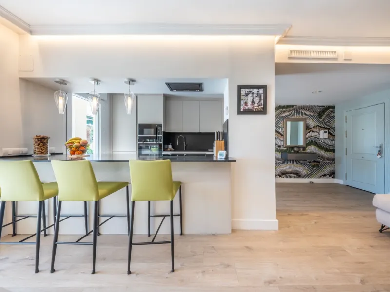 Fully renovated ground floor apartment with expansive terrace in Lorcrimar, Nueva Andalucía