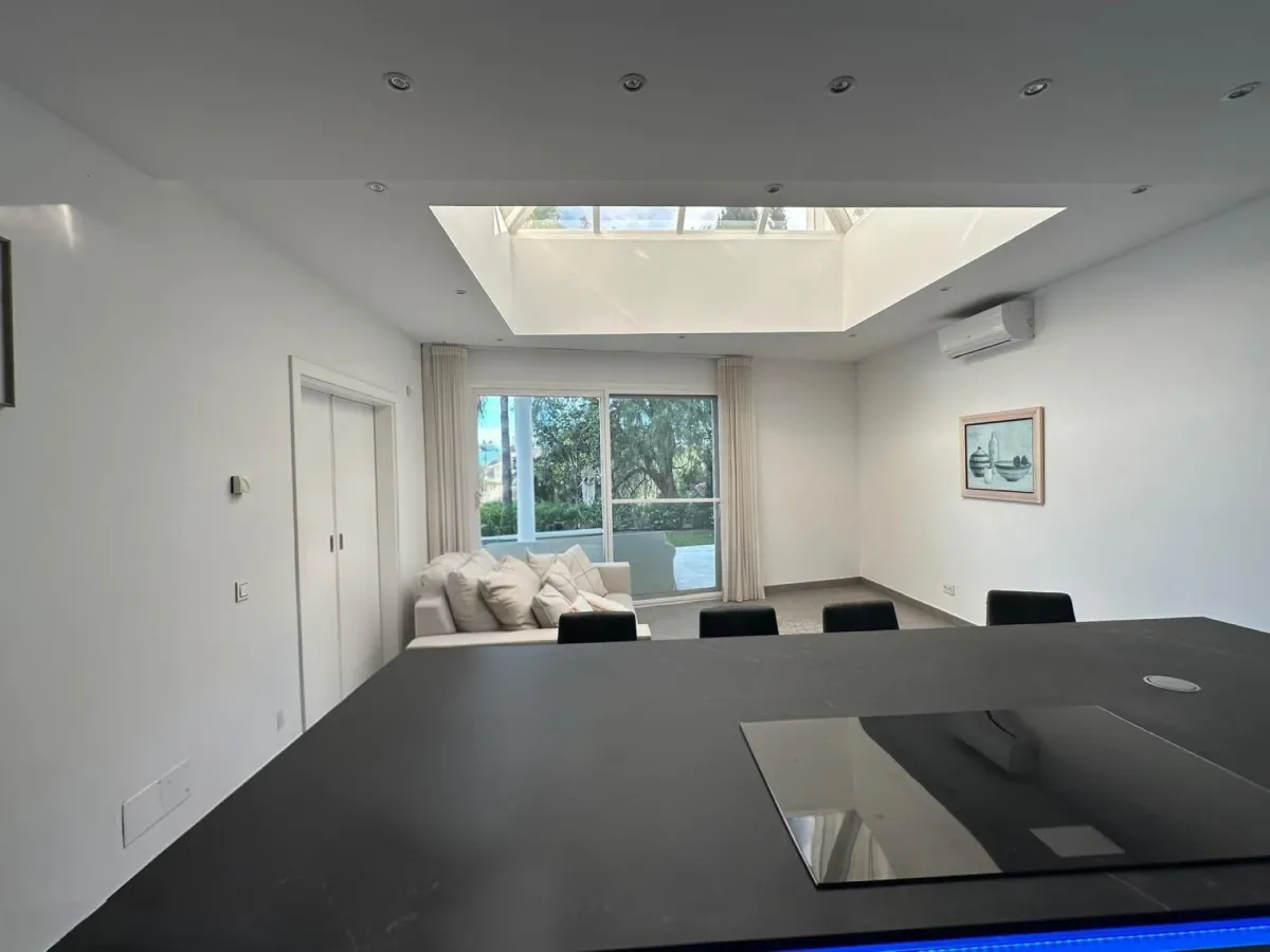 Exclusive Miami-Style Villa in El Herrojo