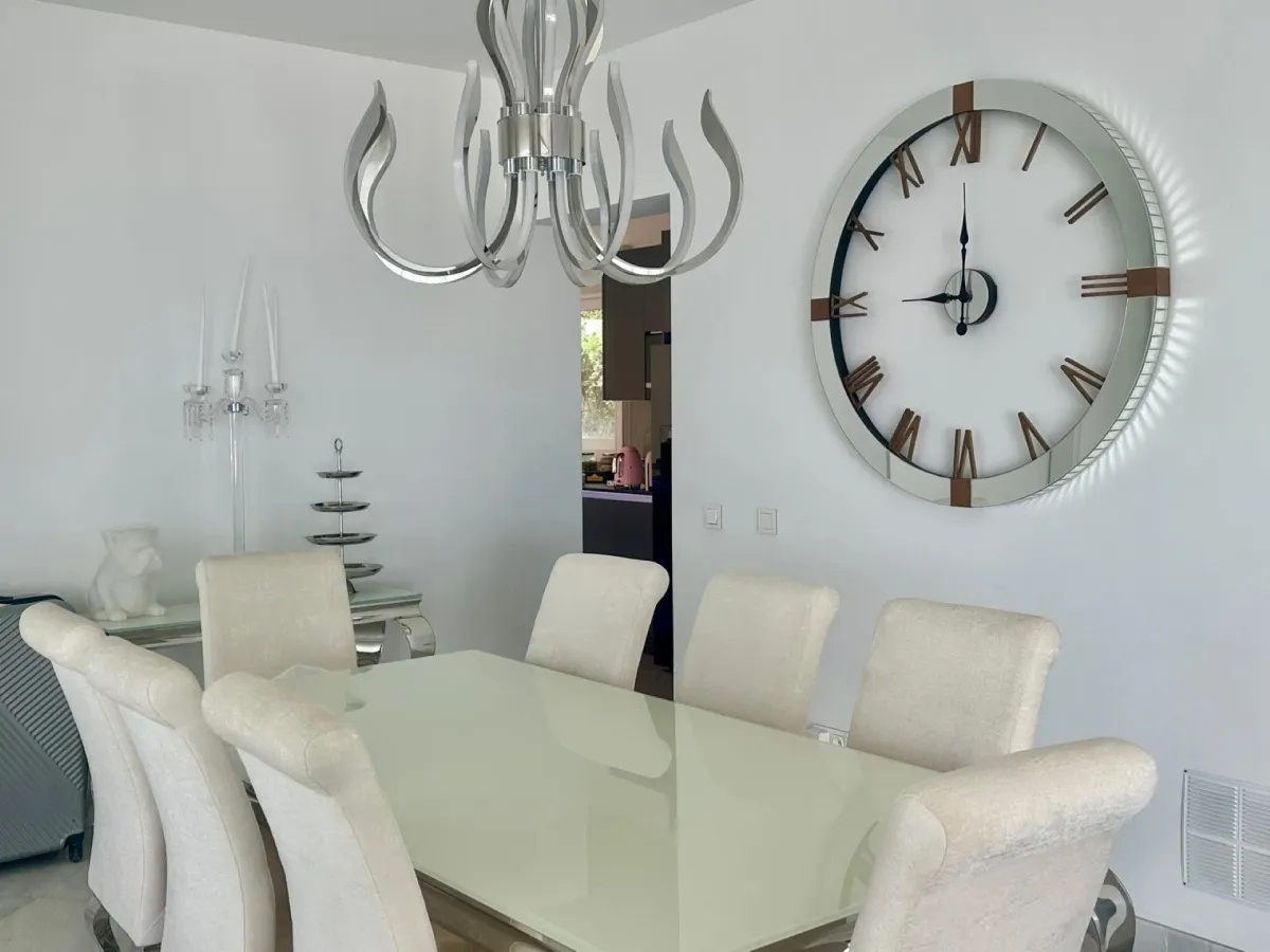 Exclusive Miami-Style Villa in El Herrojo