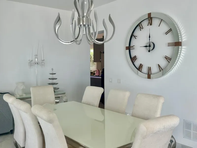 Exclusive Miami-Style Villa in El Herrojo