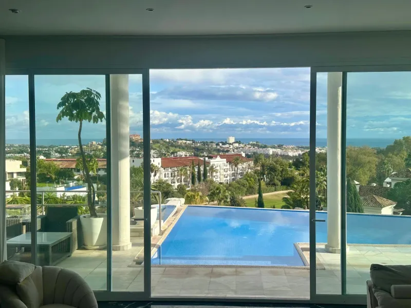 Exclusive Miami-Style Villa in El Herrojo