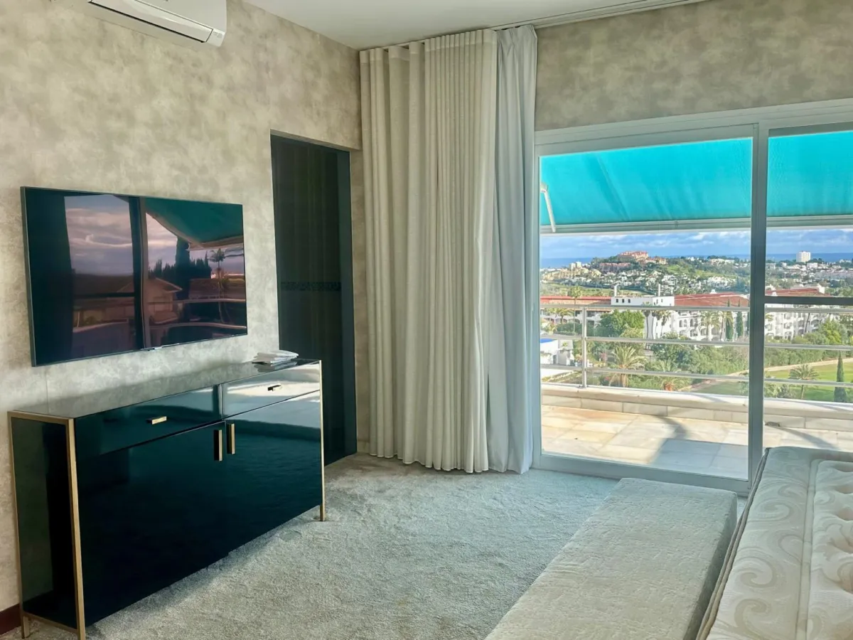 Exclusive Miami-Style Villa in El Herrojo