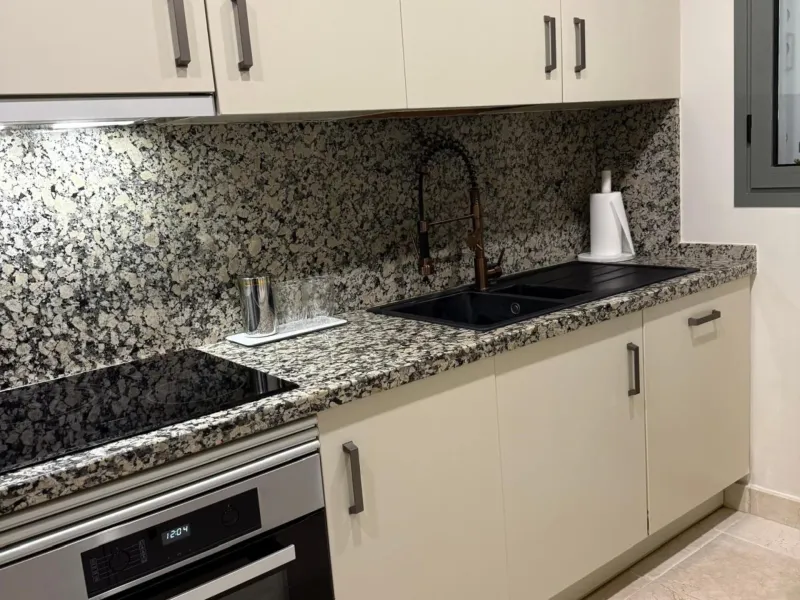 Fantastic 2-bedroom apartment in Benatalaya, frontline golf gated community