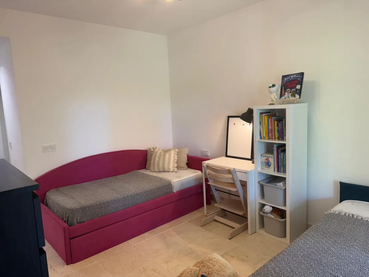 Fantastic 2-bedroom apartment in Benatalaya, frontline golf gated community