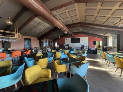 Spacious premises with restaurant and music license in Benavista, Estepona