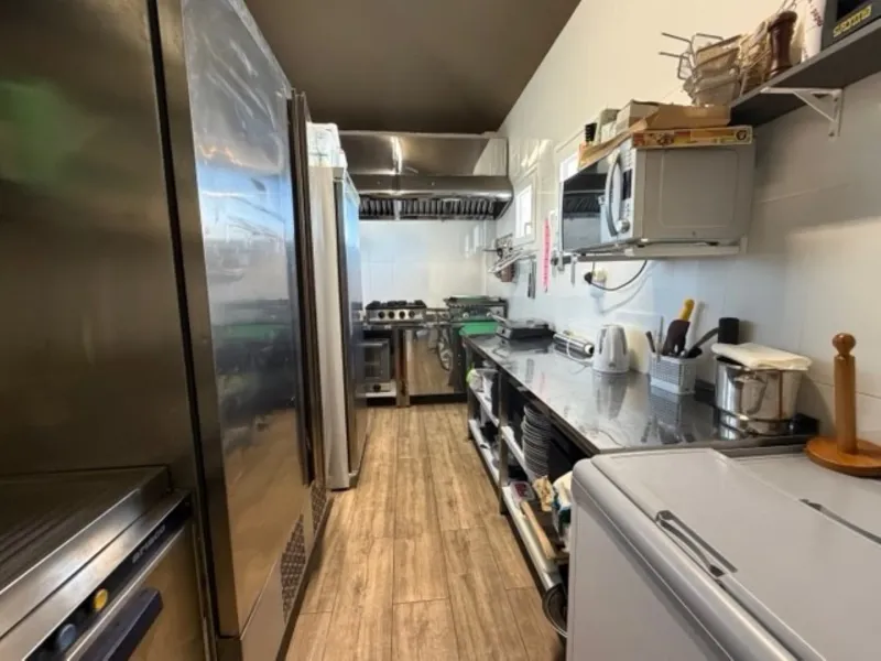 Spacious premises with restaurant and music license in Benavista, Estepona