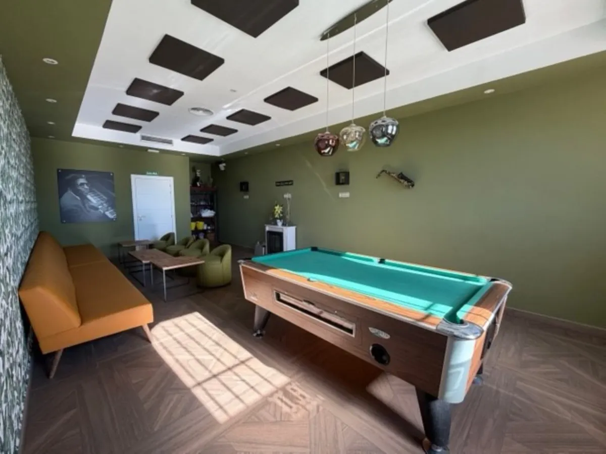 Spacious premises with restaurant and music license in Benavista, Estepona