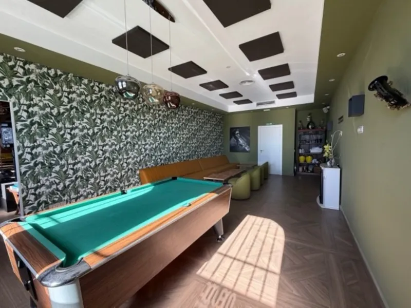 Spacious premises with restaurant and music license in Benavista, Estepona