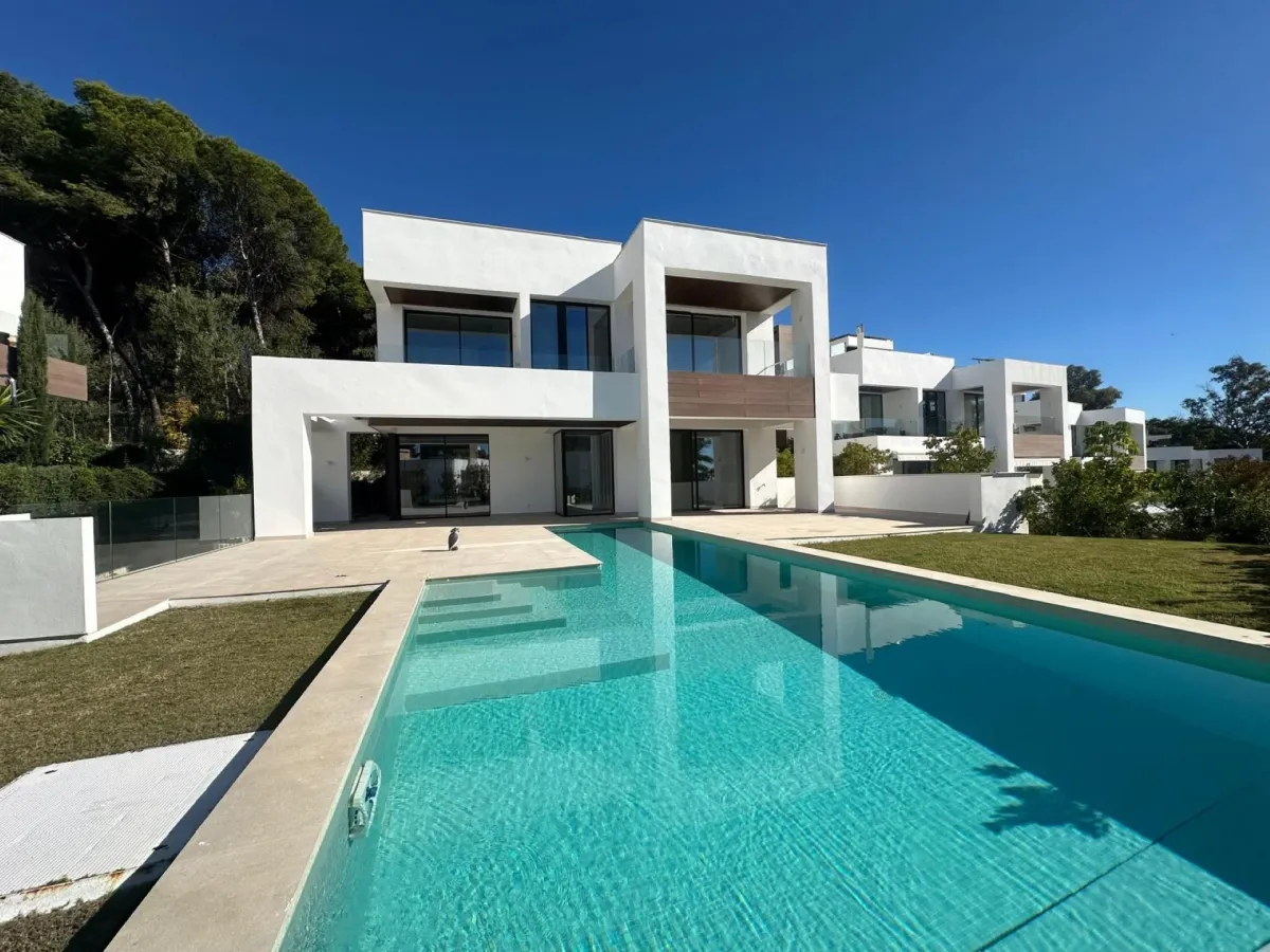 Contemporary 4 bedroom mediterranean villa in La Fuente, Marbella town