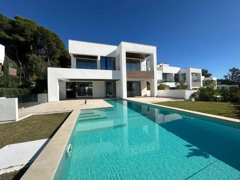 Contemporary 4 bedroom mediterranean villa in La Fuente, Marbella town