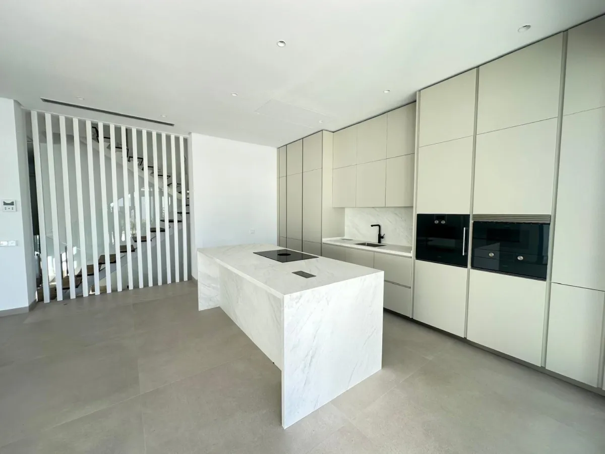 Contemporary 4 bedroom mediterranean villa in La Fuente, Marbella town