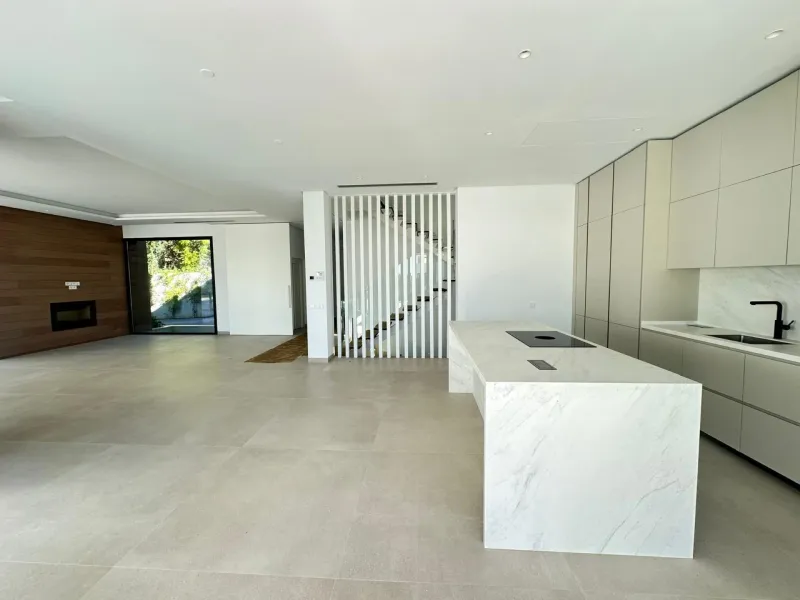 Contemporary 4 bedroom mediterranean villa in La Fuente, Marbella town