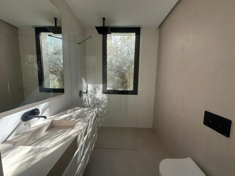 Contemporary 4 bedroom mediterranean villa in La Fuente, Marbella town