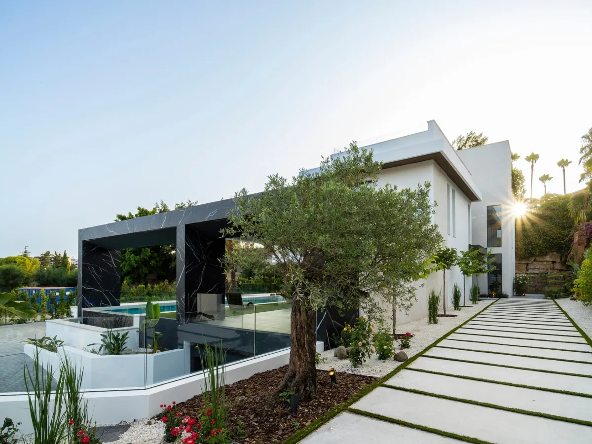 Exceptional new-build luxury villa with panoramic views in El Paraiso, Estepona East