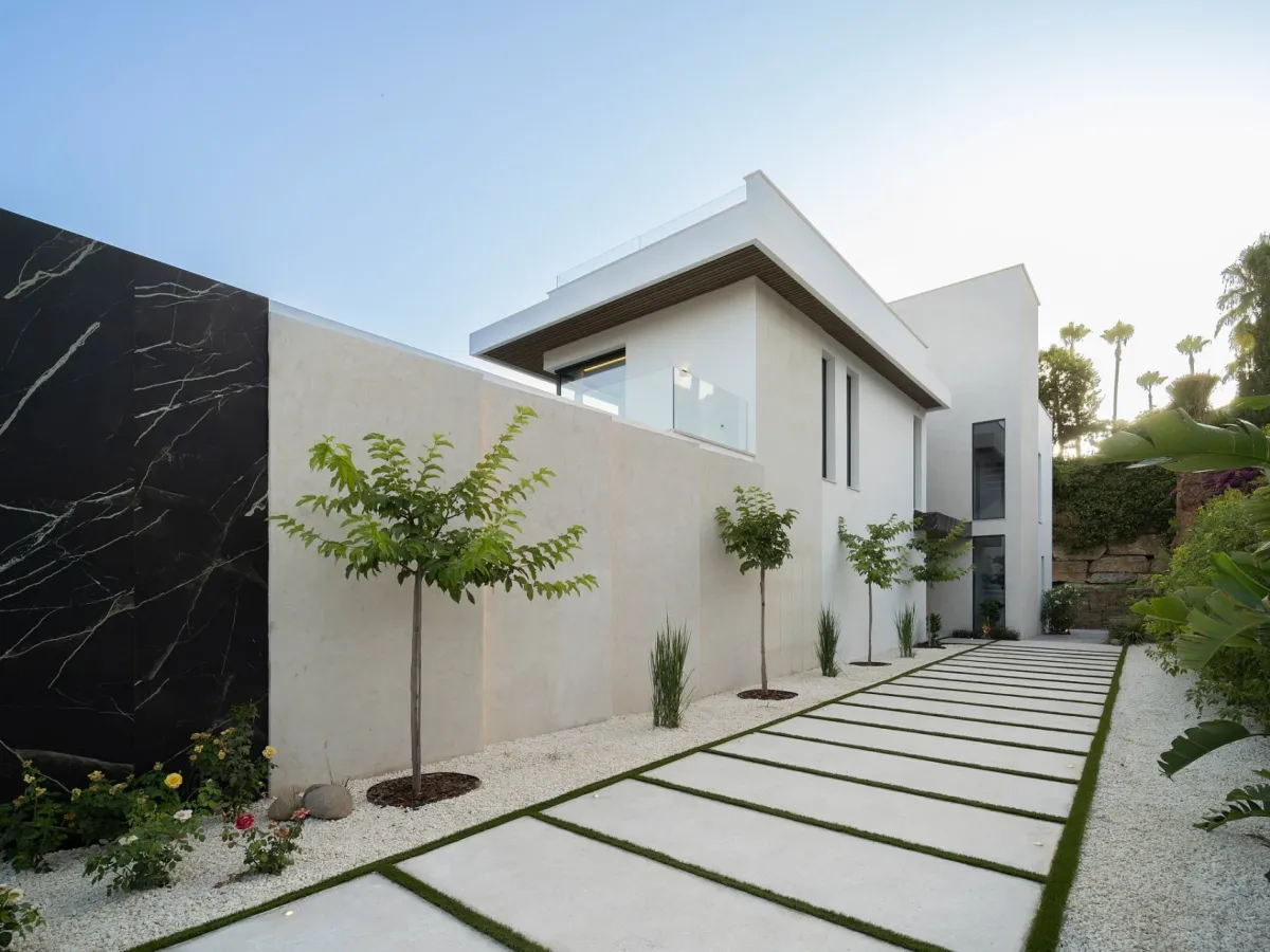 Exceptional new-build luxury villa with panoramic views in El Paraiso, Estepona East