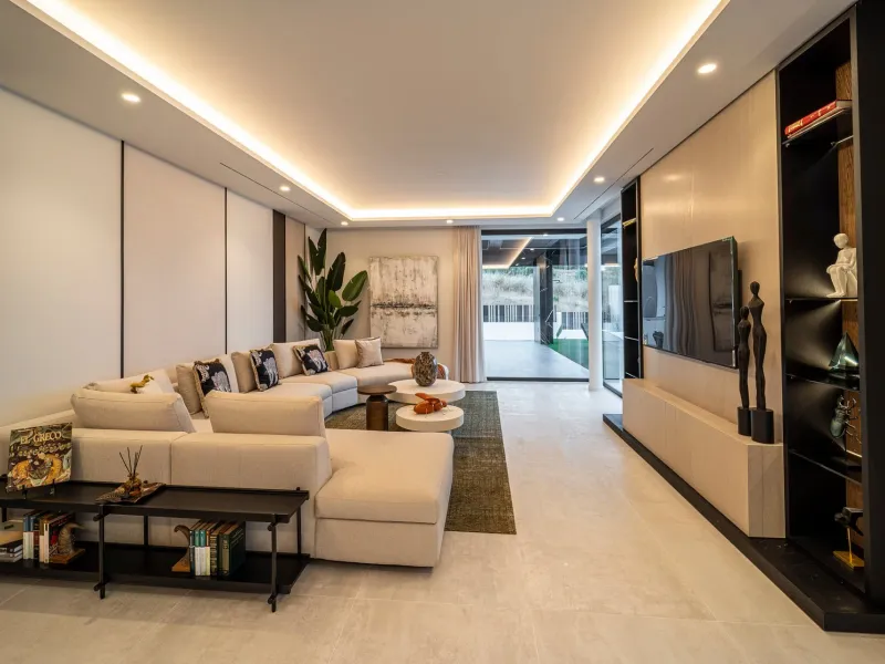 Exceptional new-build luxury villa with panoramic views in El Paraiso, Estepona East