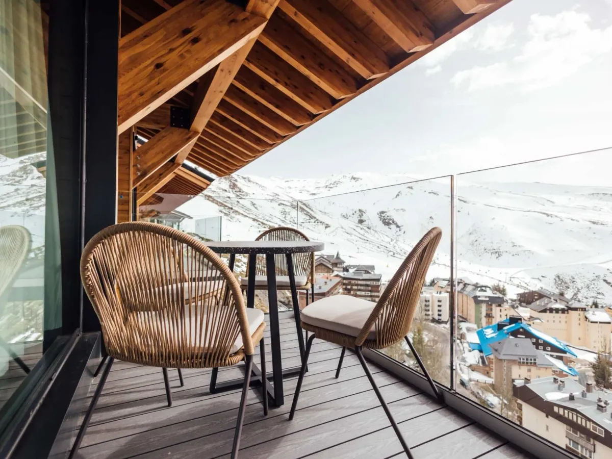 Impeccable villa with breathtaking views, located just 400 meters from the ski lifts of the Sierra Nevada ski resort, Granada