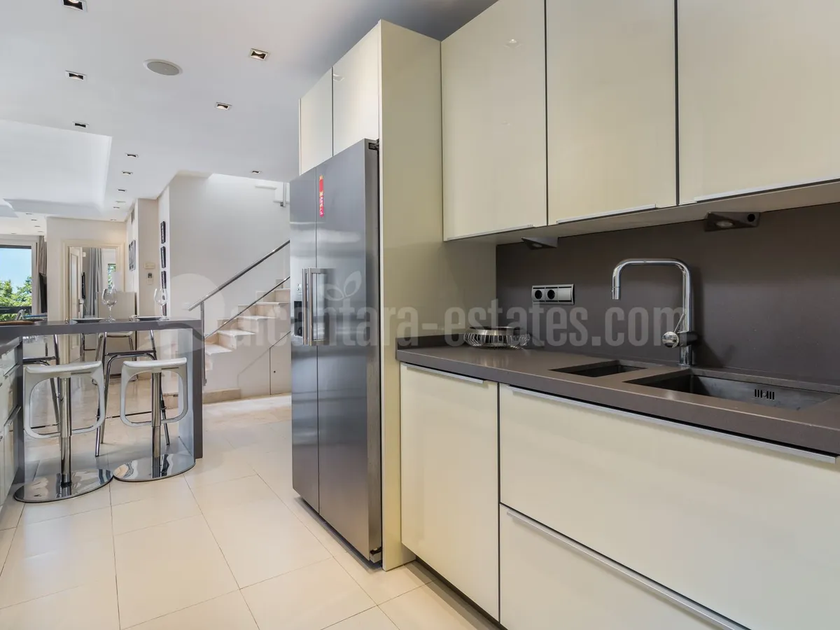 Duplex penthouse for sale in La Alzambra Puerto Banus