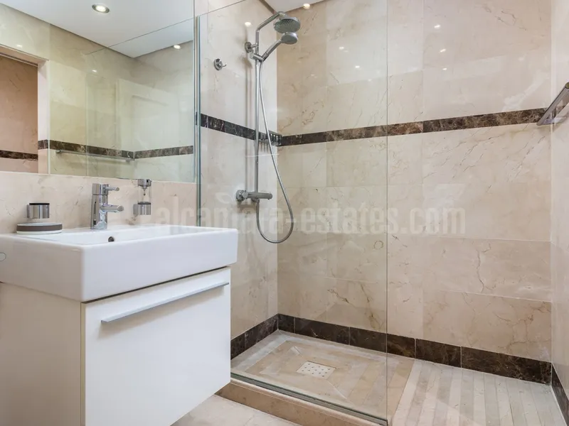 Duplex penthouse for sale in La Alzambra Puerto Banus