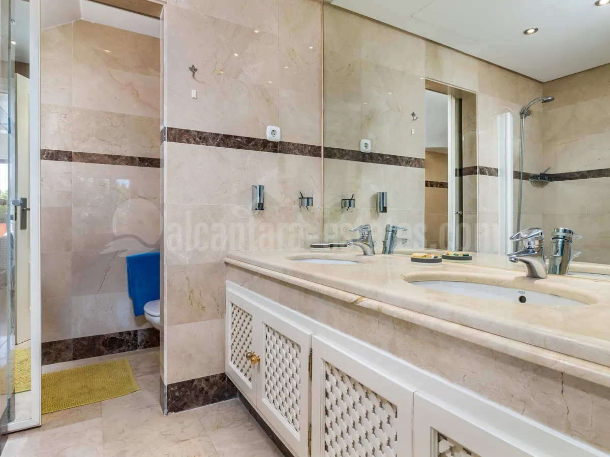 Duplex penthouse for sale in La Alzambra Puerto Banus