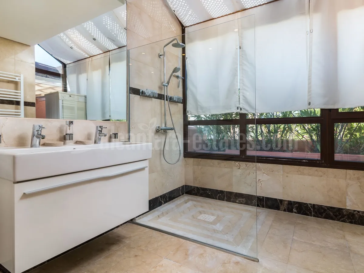 Duplex penthouse for sale in La Alzambra Puerto Banus