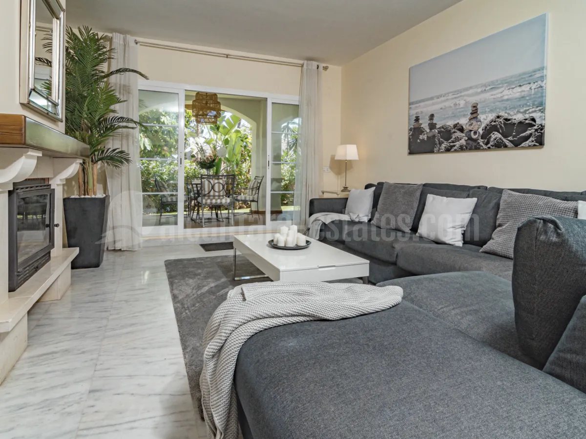 Apartment for sale in Las Adelfas, frontline San Pedro beach