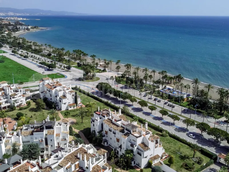 Apartment for sale in Las Adelfas, frontline San Pedro beach