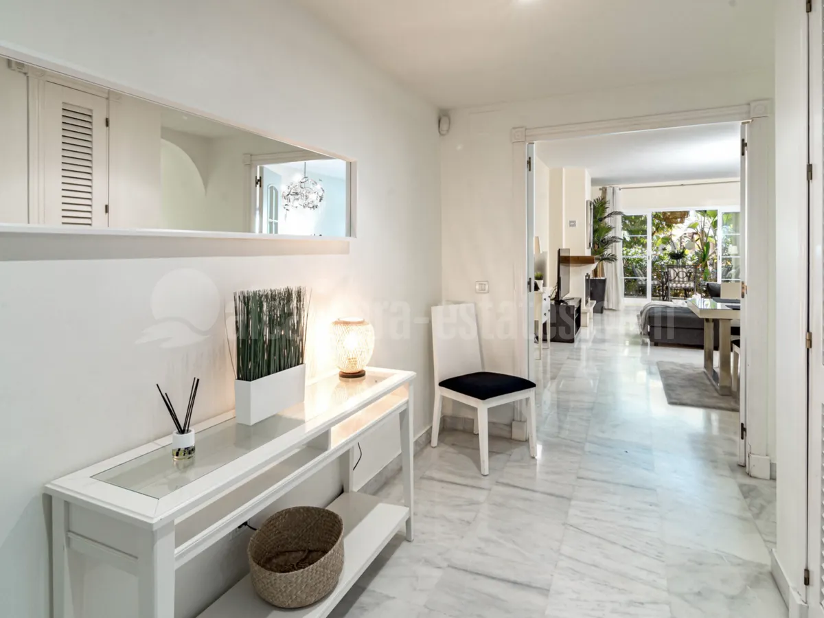 Apartment for sale in Las Adelfas, frontline San Pedro beach