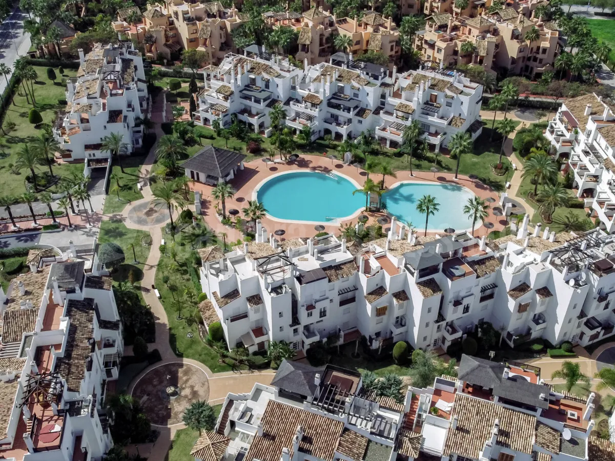 Apartment for sale in Las Adelfas, frontline San Pedro beach