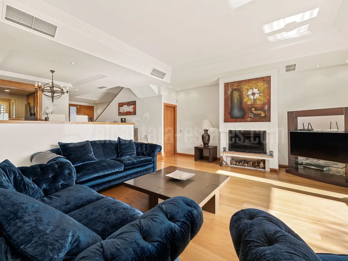 Large Beachside Townhouse For Sale in Villas de Costalita