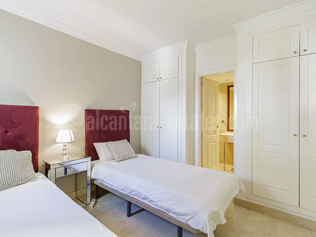 South facing apartment for sale in la Gavia, Nueva Alcantara, San Pedro Beach