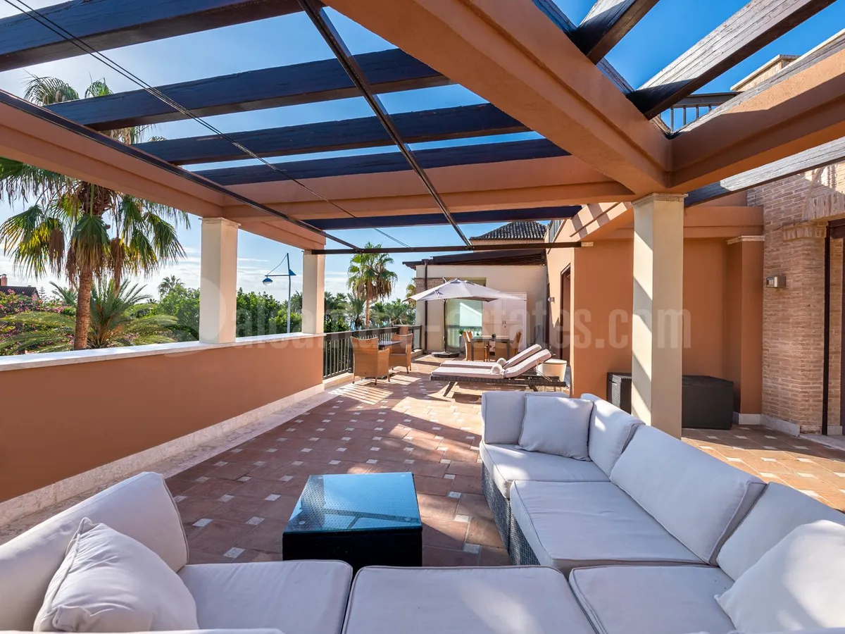 Penthouse for sale in Casablanca beach, frontline San Pedro Beach