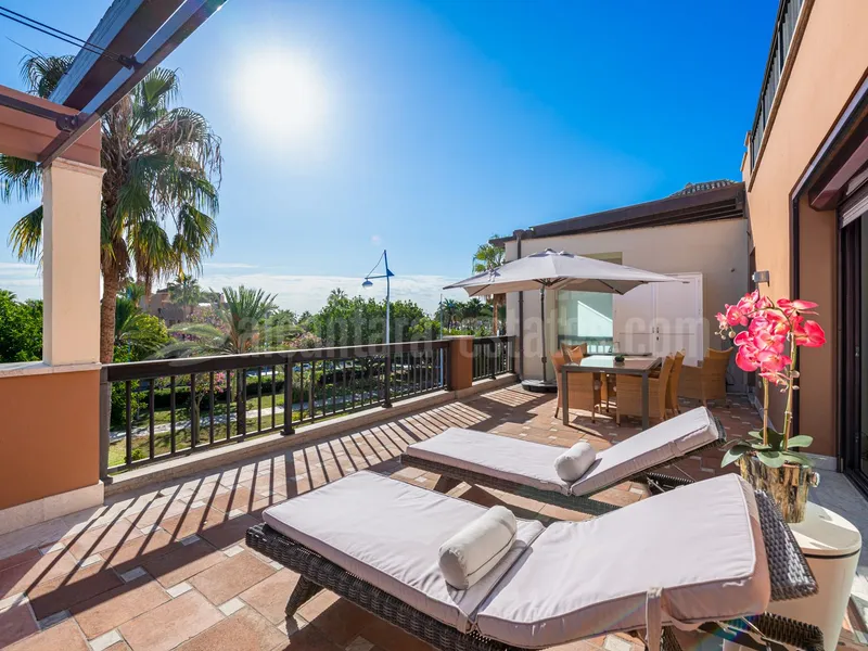 Penthouse for sale in Casablanca beach, frontline San Pedro Beach