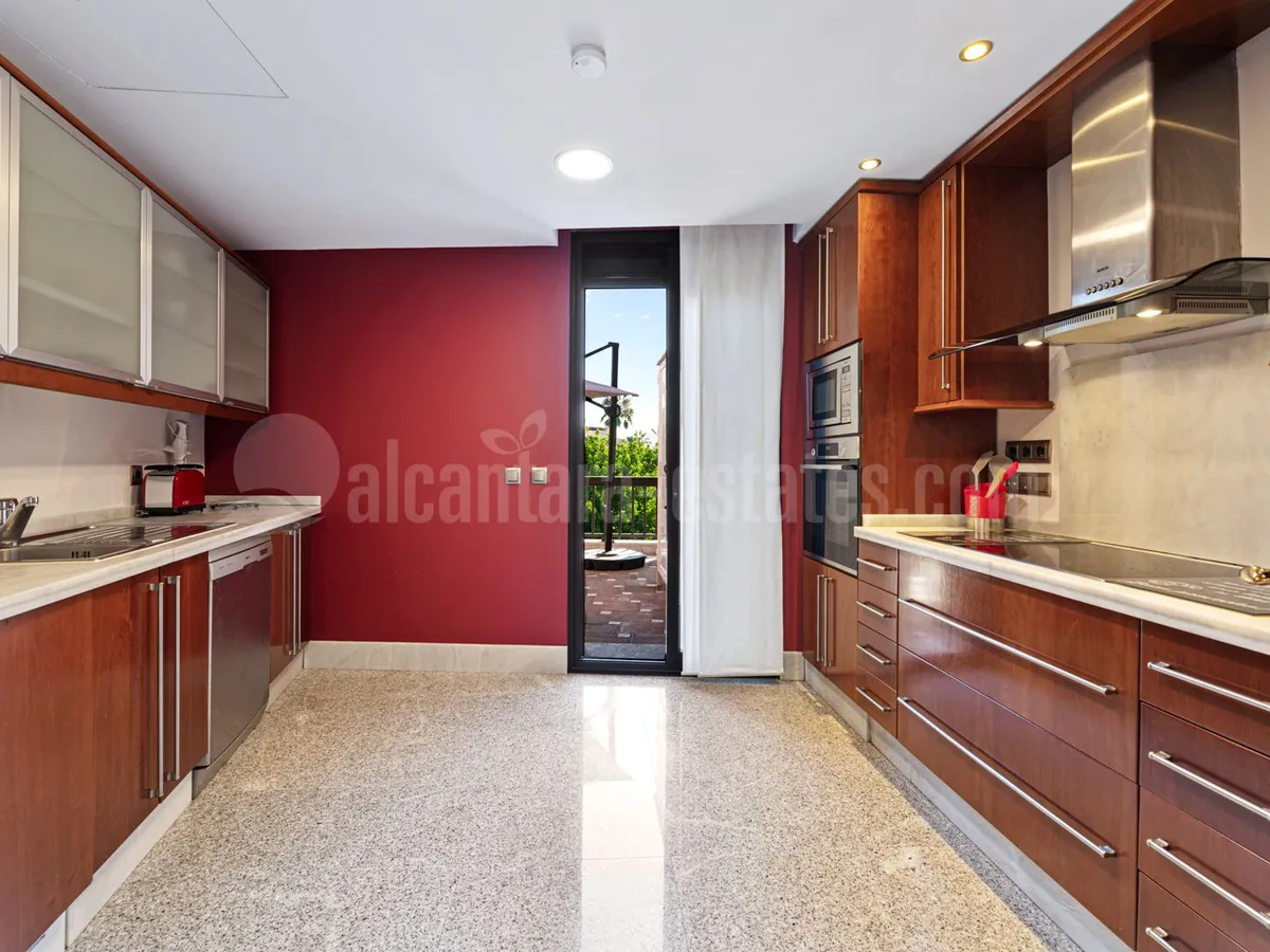 Penthouse for sale in Casablanca beach, frontline San Pedro Beach