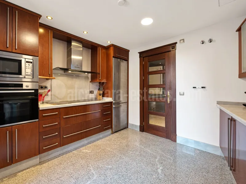 Penthouse for sale in Casablanca beach, frontline San Pedro Beach