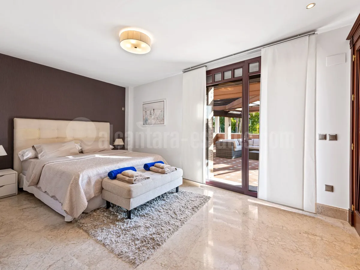 Penthouse for sale in Casablanca beach, frontline San Pedro Beach