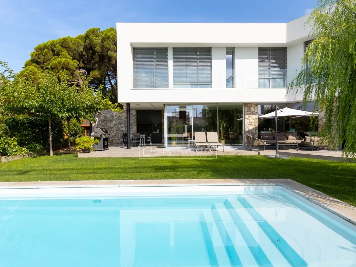 Excellent 6 Bedroom house / villa for sale in Teià, Barcelona