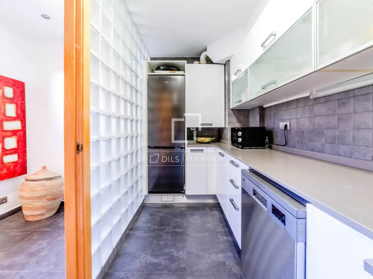 Exclusive detached 4-bedroom house with pool and garden for sale in the heart of Sitges.