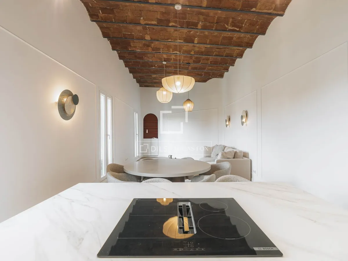 Excellent 3 Bedroom apartment with 42m² terrace for sale in Eixample Left, Barcelona