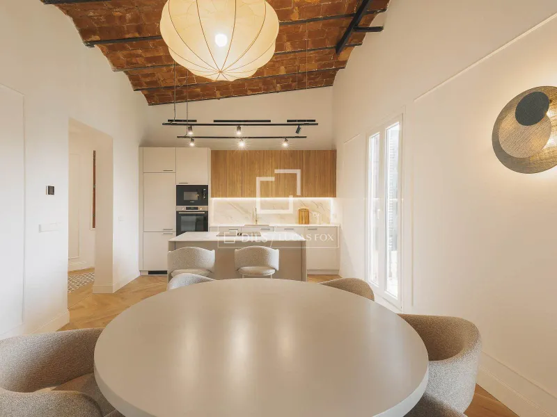 Excellent 3 Bedroom apartment with 42m² terrace for sale in Eixample Left, Barcelona