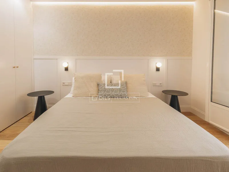 Excellent 3 Bedroom apartment with 42m² terrace for sale in Eixample Left, Barcelona